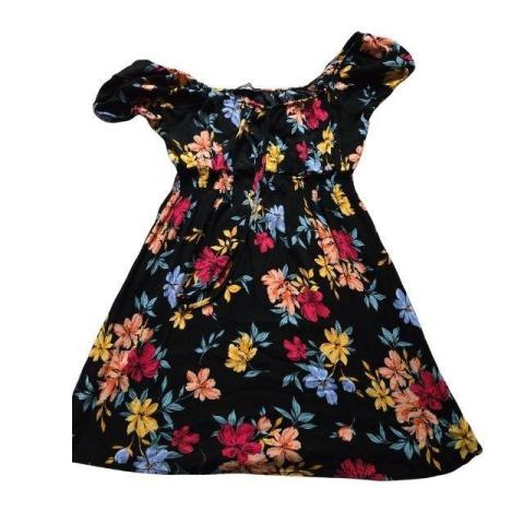 Robe à fleurs fond noir – Style estival chic