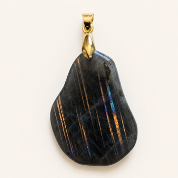 🔮 Pendentif en Labradorite Noire – Reflets Arc-en-Ciel Naturels