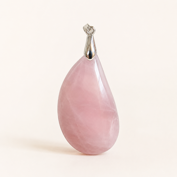 Pendentif en Quartz Rose – Amour et Douceur Émotionnelle