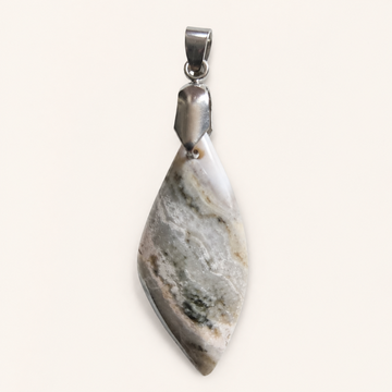 Pendentif en Agate Dendritique – Sérénité et Croissance intérieure