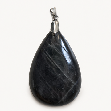 🔸 Pendentif en Labradorite Noire – Protection et Ancrage